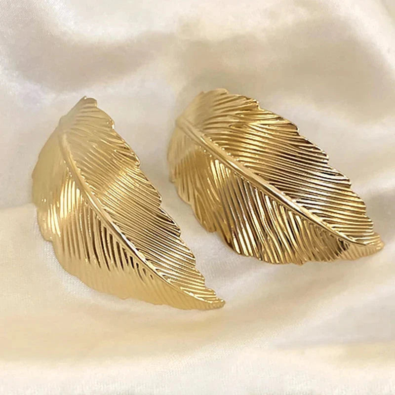 Women's Leaf Drop Earrings in gold