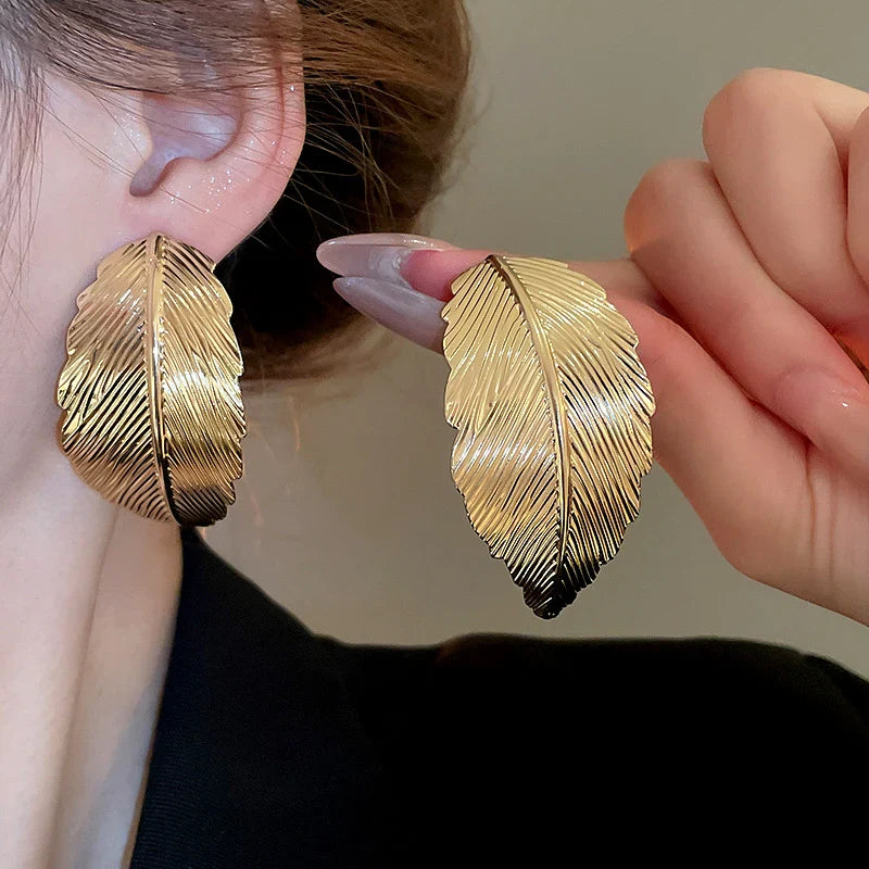 Women's Leaf Drop Earrings in gold