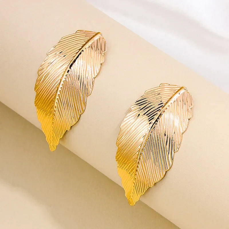 Women's Leaf Drop Earrings in gold
