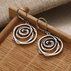 Dangling earrings with chiseled spiral