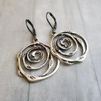 Dangling earrings with chiseled spiral