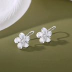 Vintage White Flower Dangle Earrings with Zircon