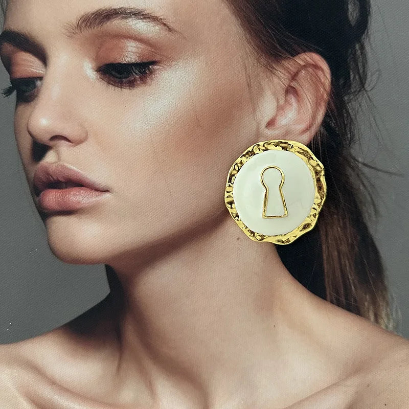 Round earrings key white