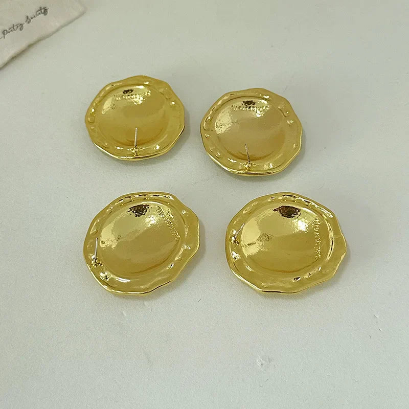 Round earrings key