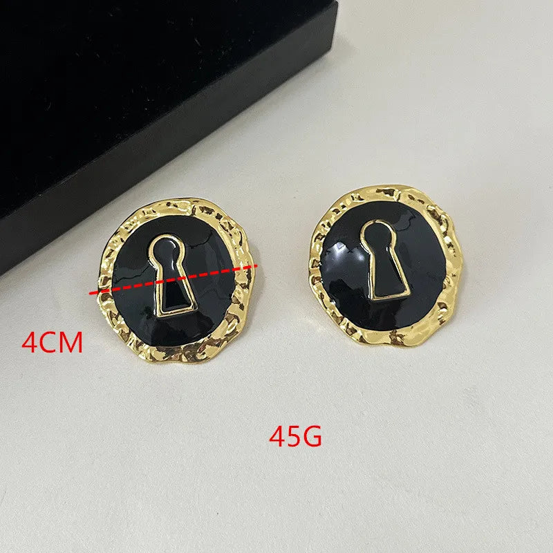 Round earrings key