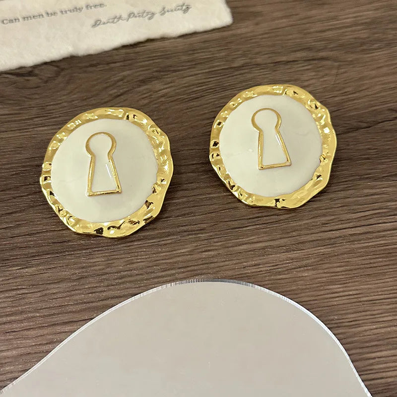 Round earrings key white