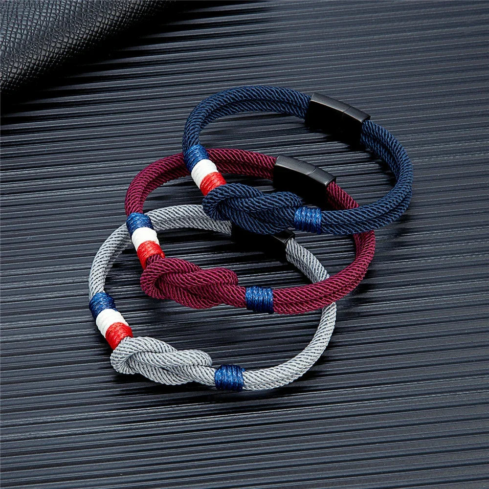 Bracelet with rope knot