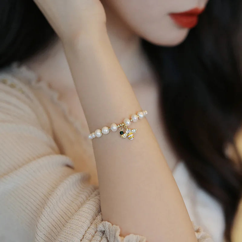 Bracelet with white beads bee