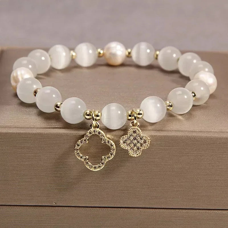 Pearl Bracelet with 4-Leaf Clovers