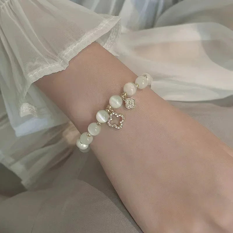 Pearl Bracelet with 4-Leaf Clovers