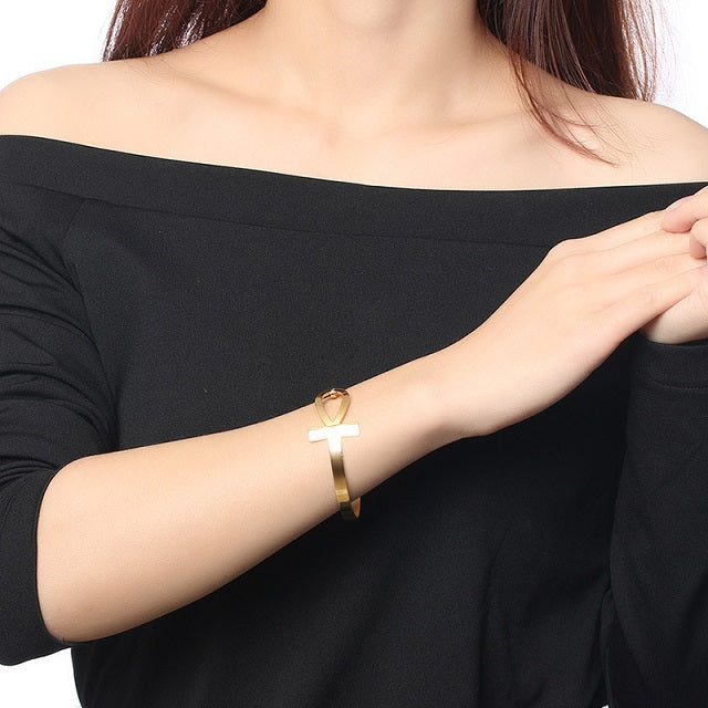 Women's Egyptian Bracelet in gold