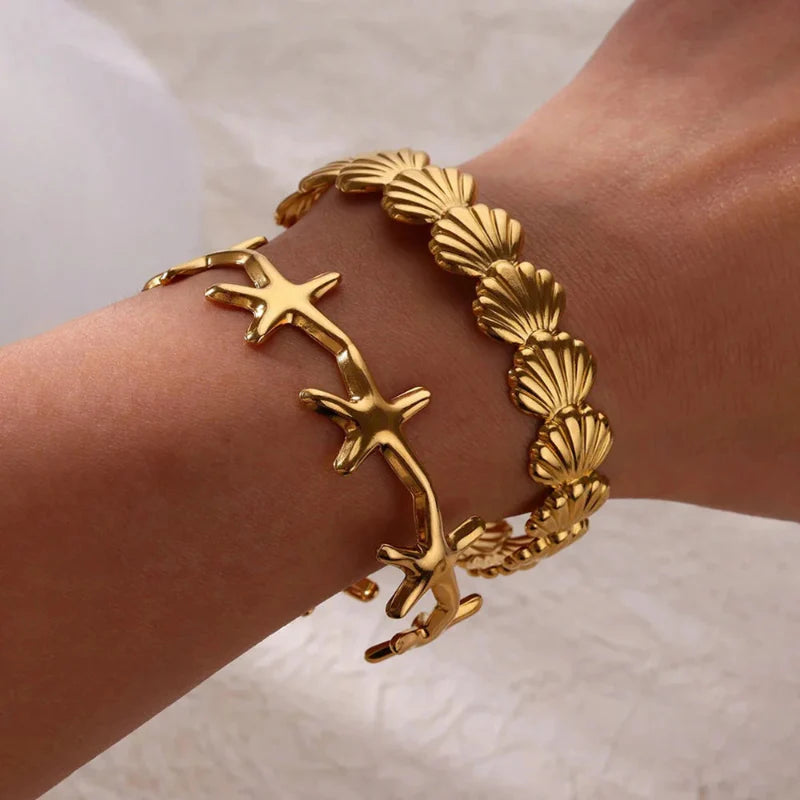 Elegant Bracelet Shells Starfish and Scallops gold