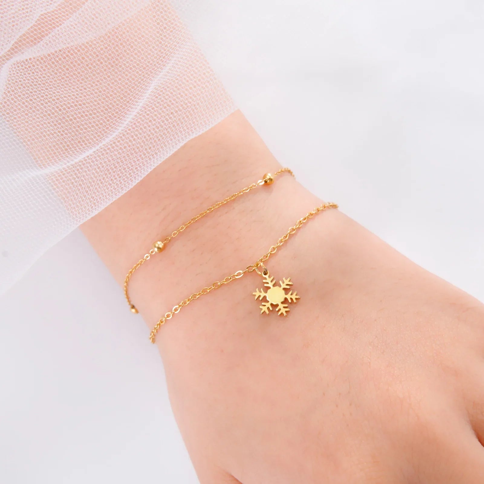 Snowflake Curb Chain Bracelet Winter Gold