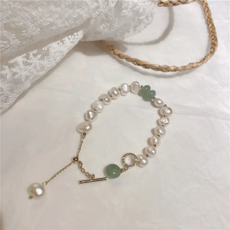 Women's Curb Bracelet in Natural Pearls