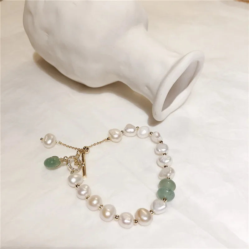 Women's Curb Bracelet in Natural Pearls