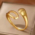 Elegant curb bracelet with gold water drop