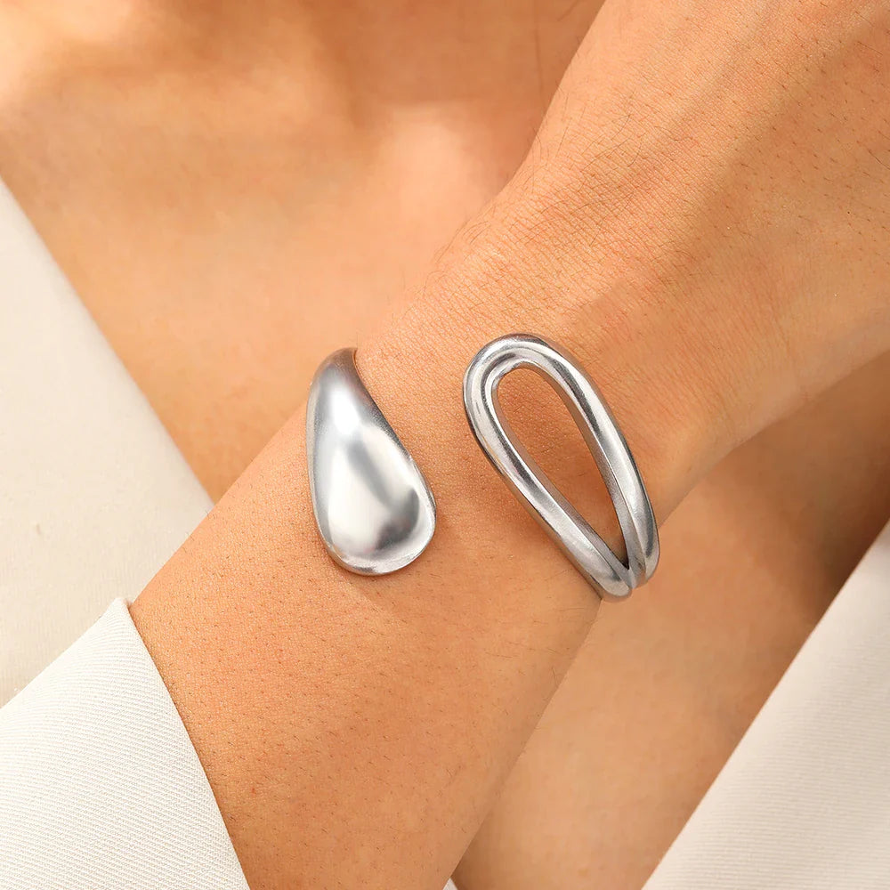 Elegant curb bracelet with silver water drop