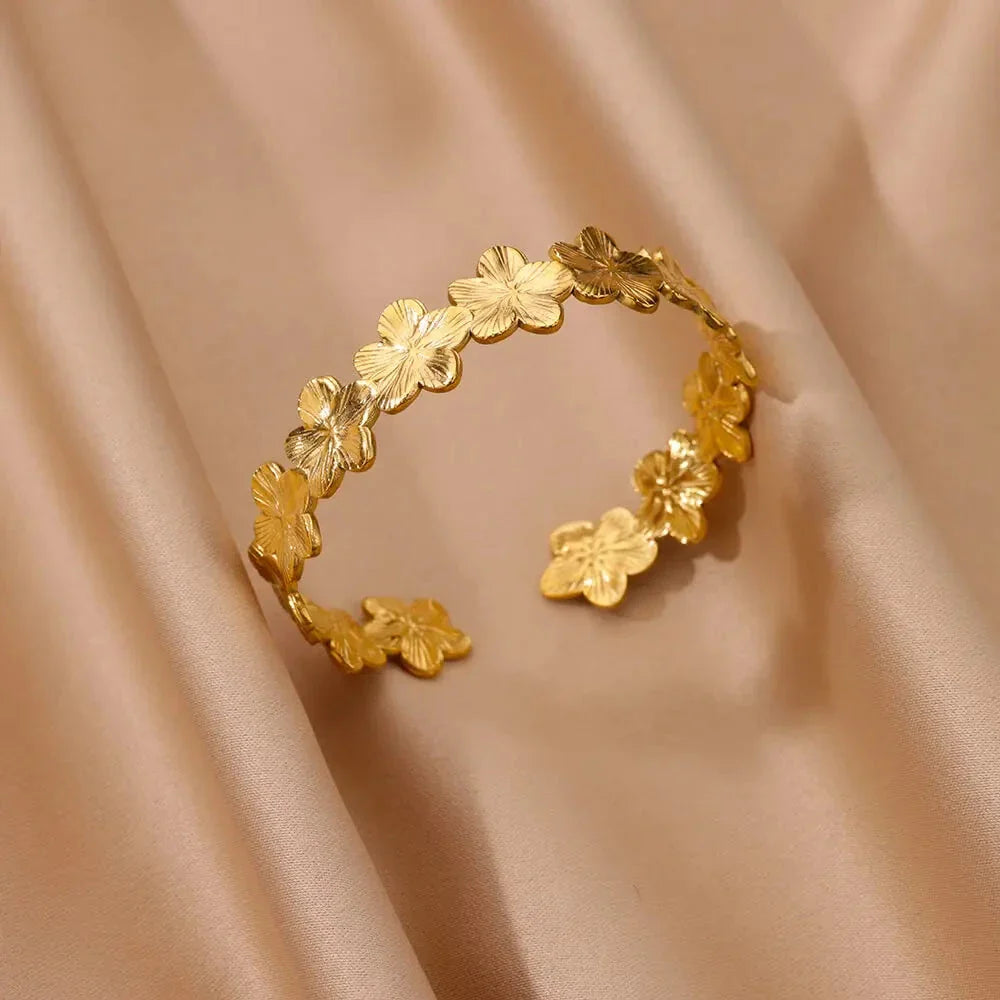 Five-Petal Flower Cuban Link Bracelet