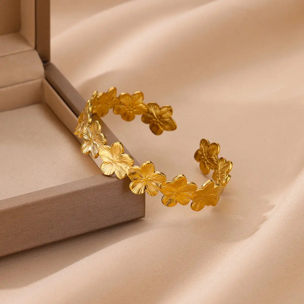 Five-Petal Flower Cuban Link Bracelet