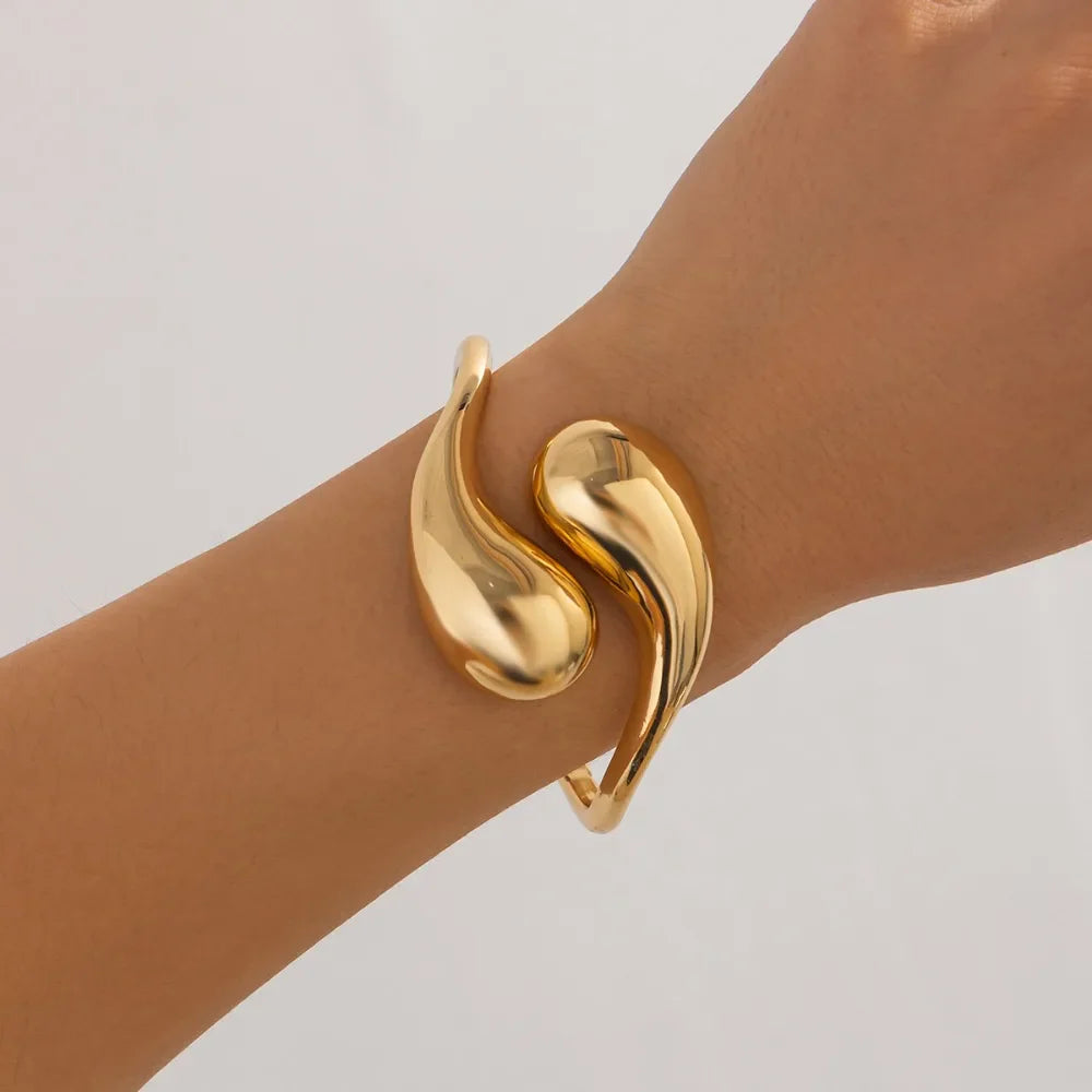 Large Asymmetrical Water Drop Curb Bracelet gold
