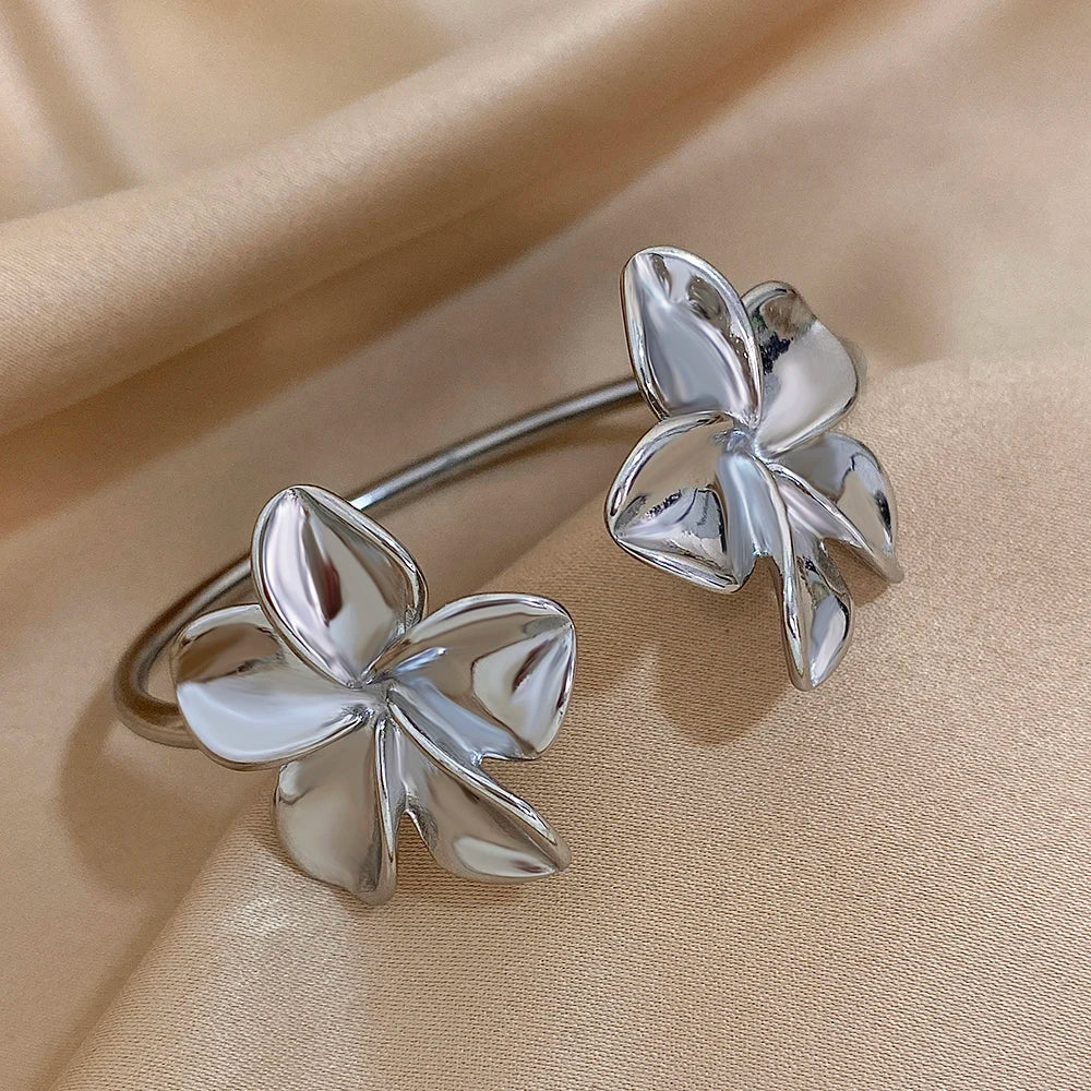 Large 5-Petal Flower Cuban Link Bracelet silver