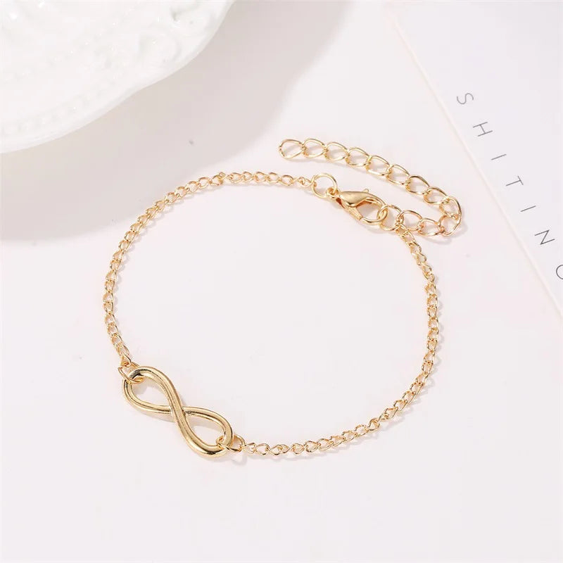 Discreet Infinity Bracelet gold