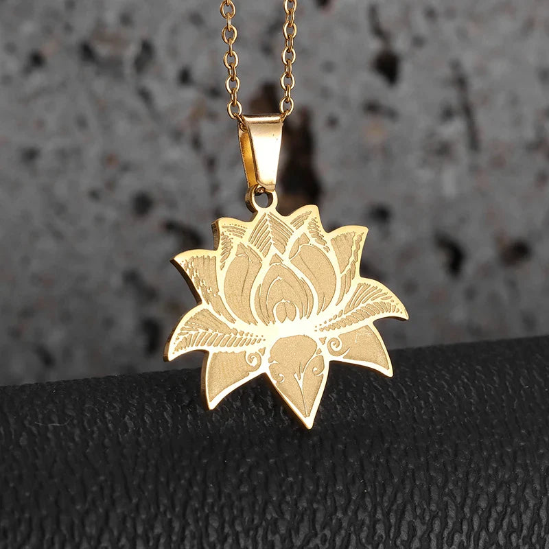 Chain & Lotus Flower Medallion gold