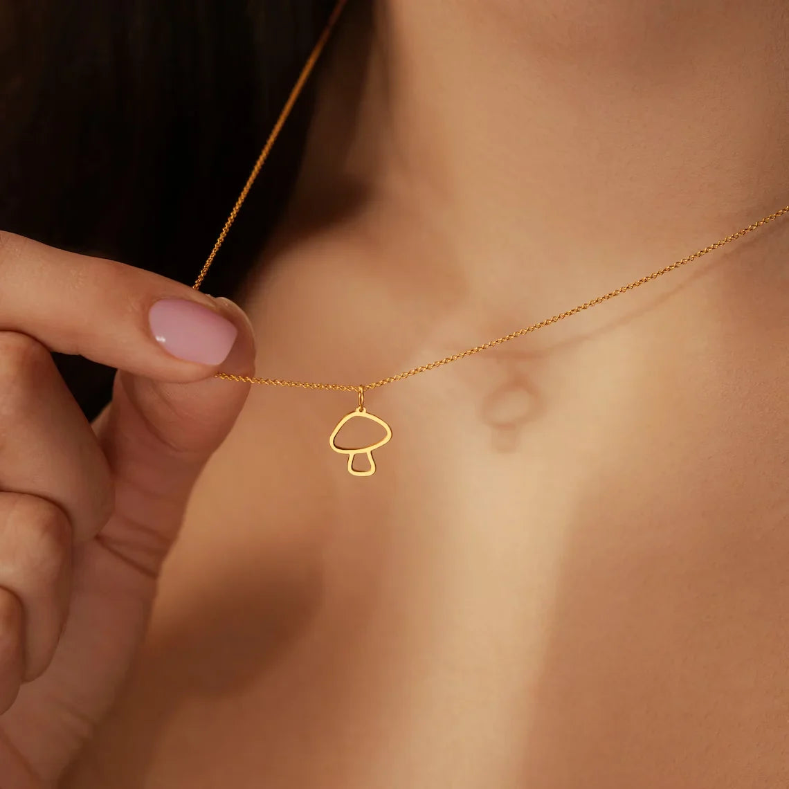 Necklace with Mushroom Pendant Finish Gold