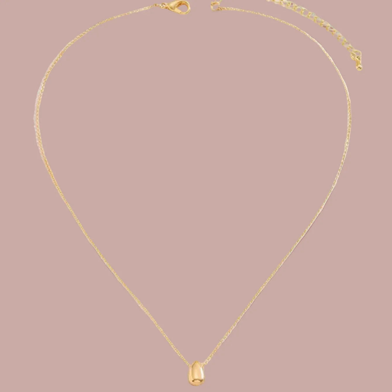 Necklace with Fine Water Drop Pendant in gold