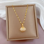 Scallop Shell Pendant Necklace with Rhinestone and Pearl