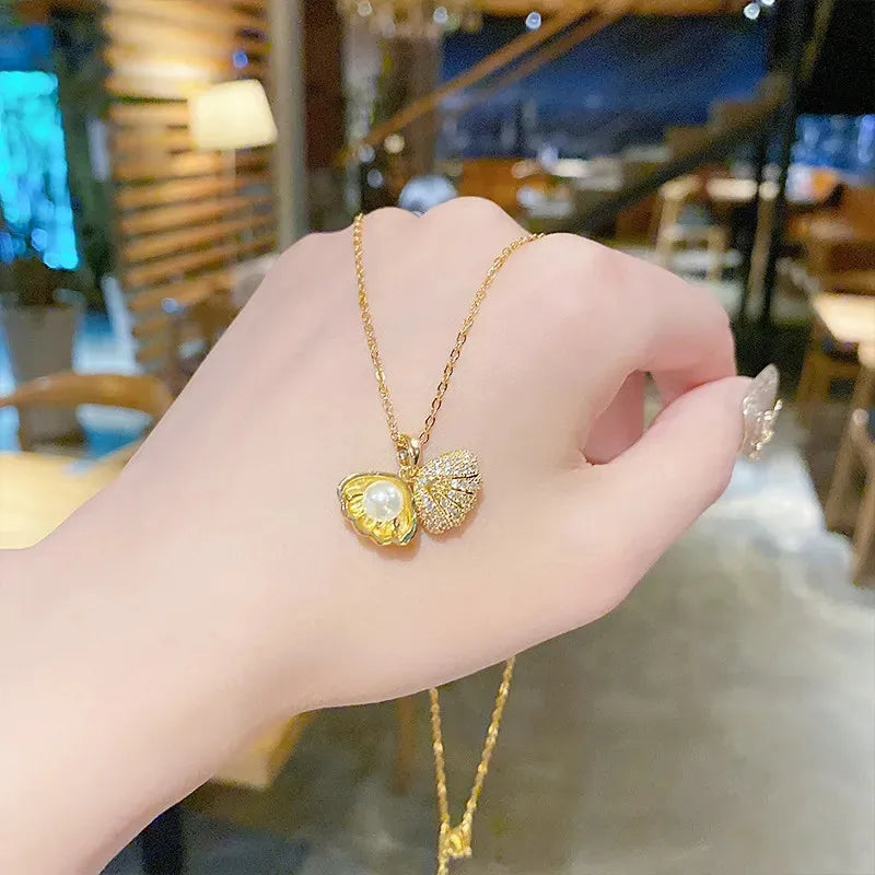 Scallop Shell Pendant Necklace with Rhinestone and Pearl