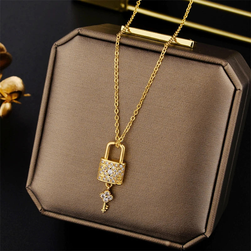 Necklace with key and padlock pendant gold