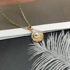 Necklace with Scallop Shell and Pearl Pendant gold