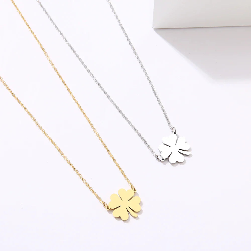 Necklace with Lucky Clover Leaf Pendant silver