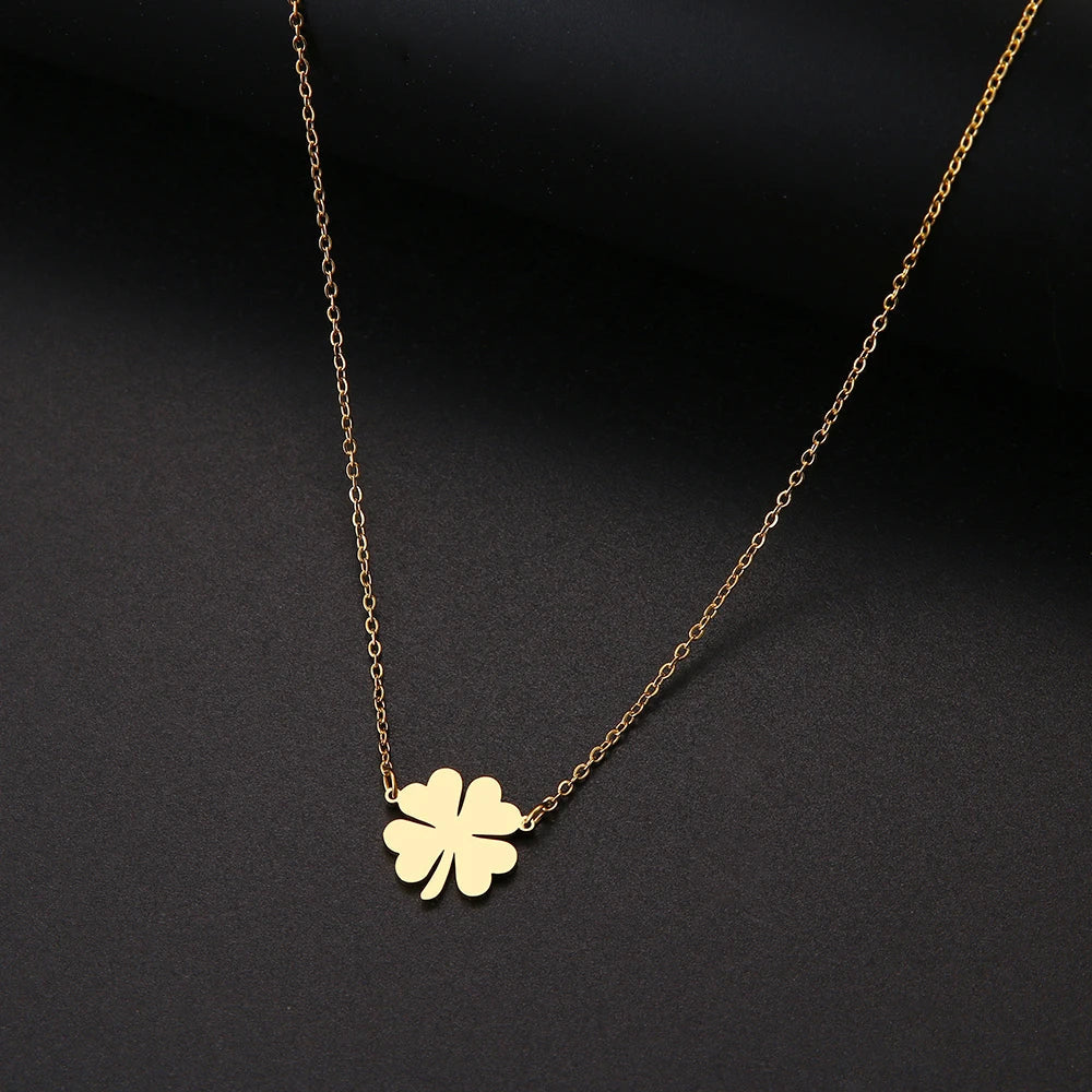 Necklace with Lucky Clover Leaf Pendant gold