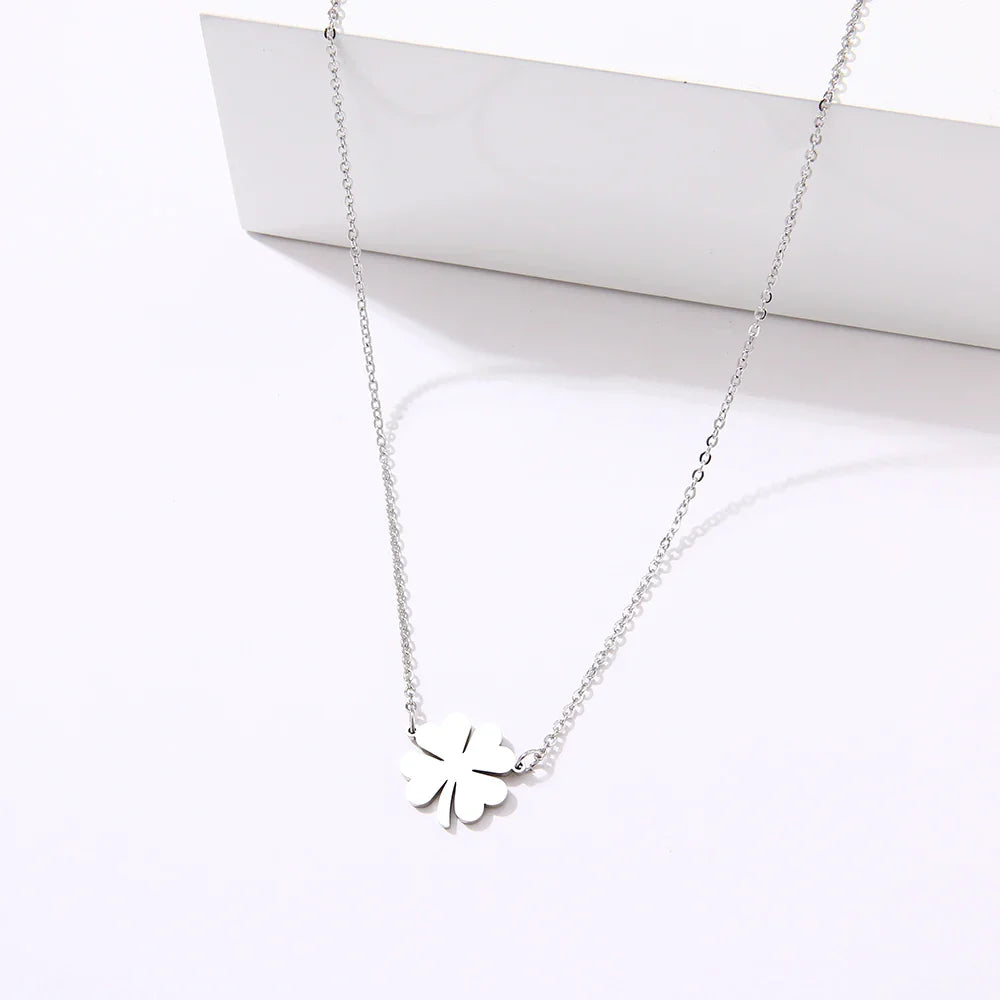 Necklace with Lucky Clover Leaf Pendant silver