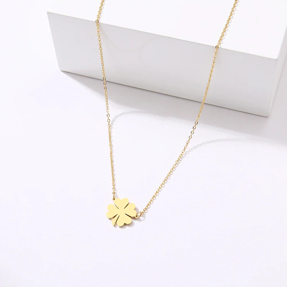 Necklace with Lucky Clover Leaf Pendant gold