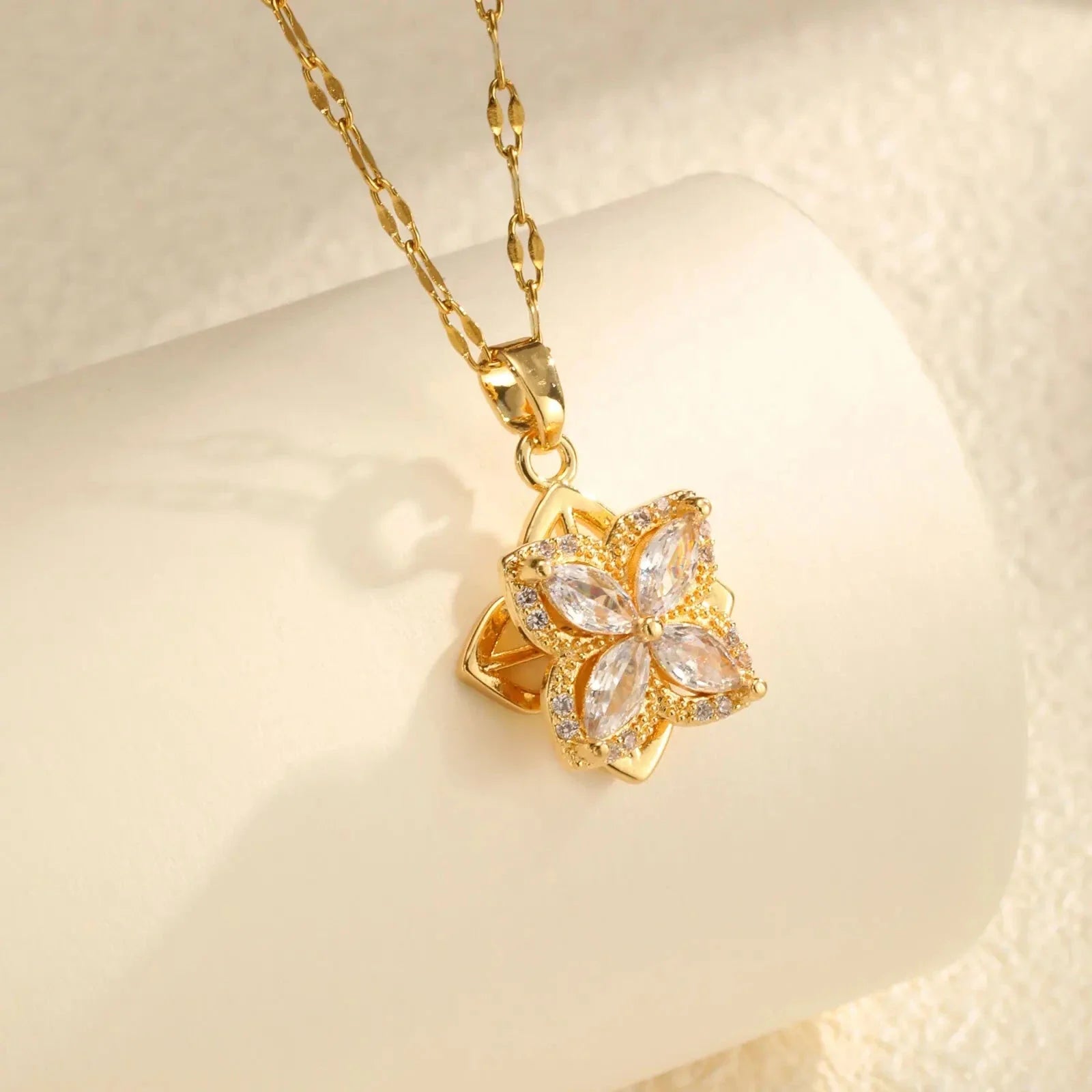 Rotating Anti-Stress Flower Zircon Pendant Necklace