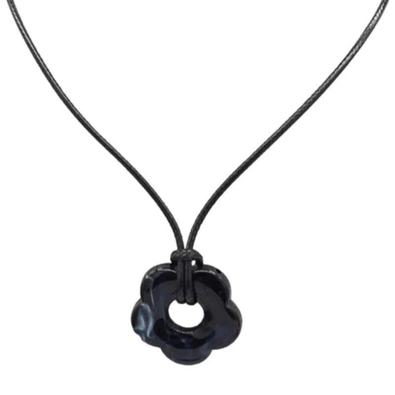 Necklace with Flower Pendant Romantic Style black