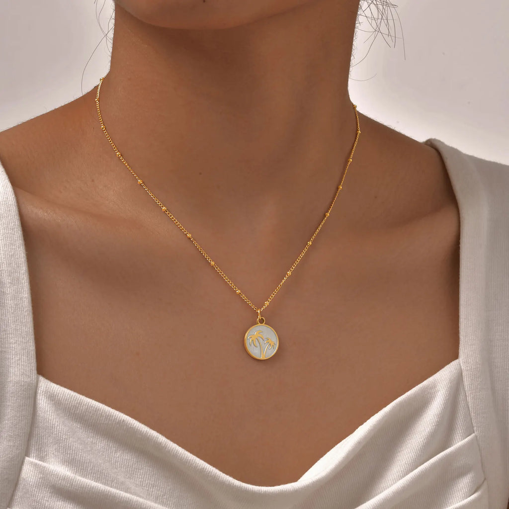 Necklace with round pendant and palm tree motif