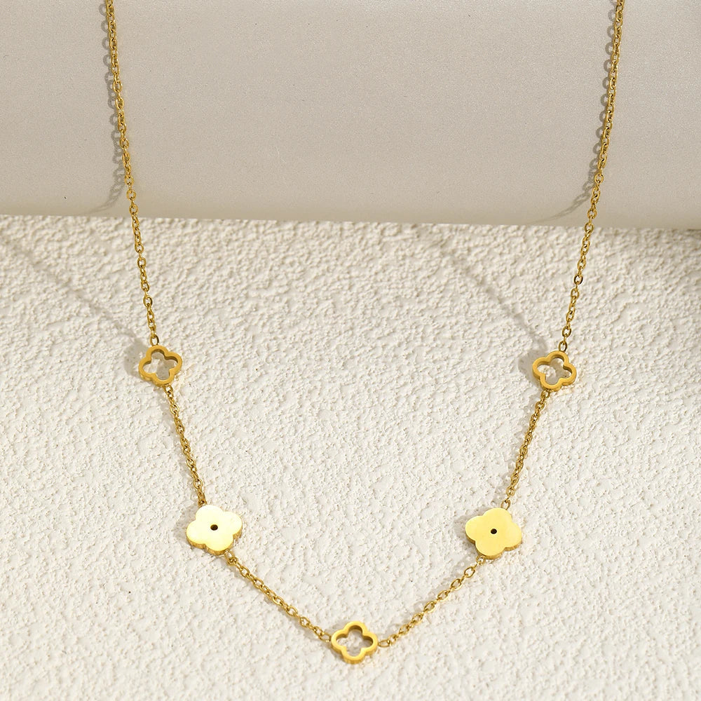 Necklace with 4-Leaf Clover Pendant gold
