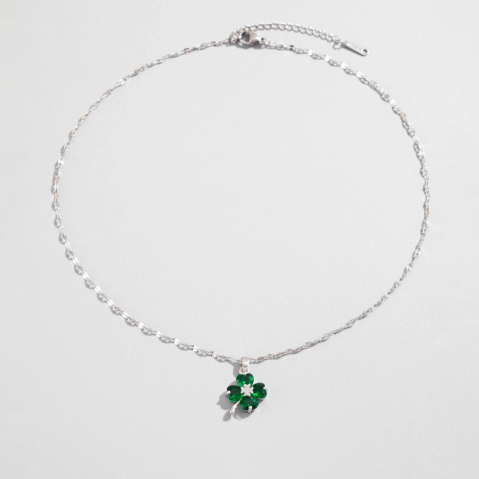Necklace with Colorful 4-Leaf Clover Pendant gold and green
