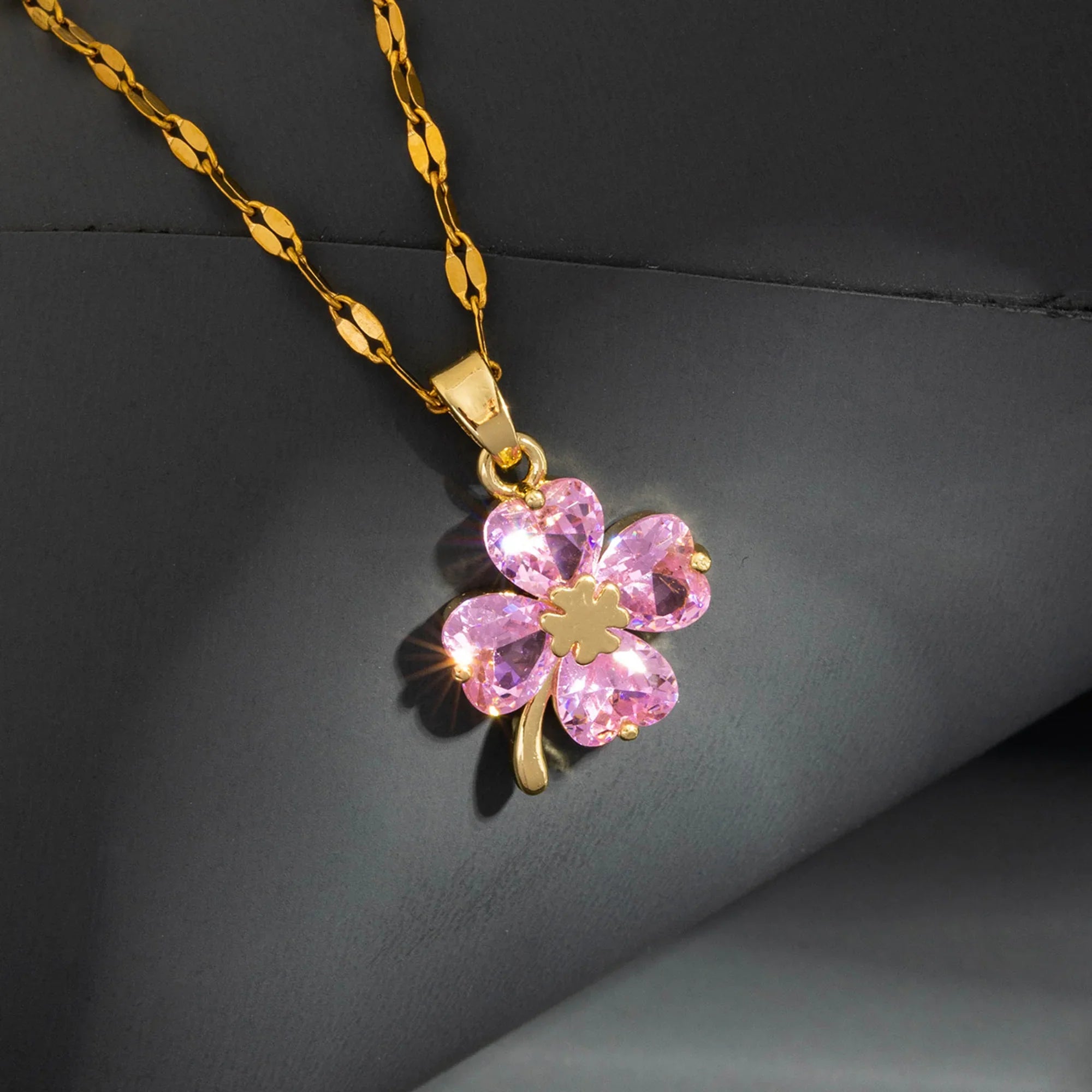 Necklace with Colorful 4-Leaf Clover Pendant gold and rose