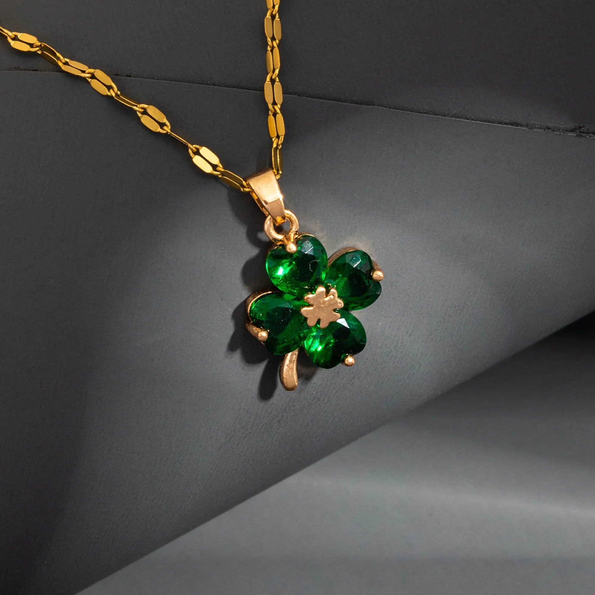 Necklace with Colorful 4-Leaf Clover Pendant gold and green