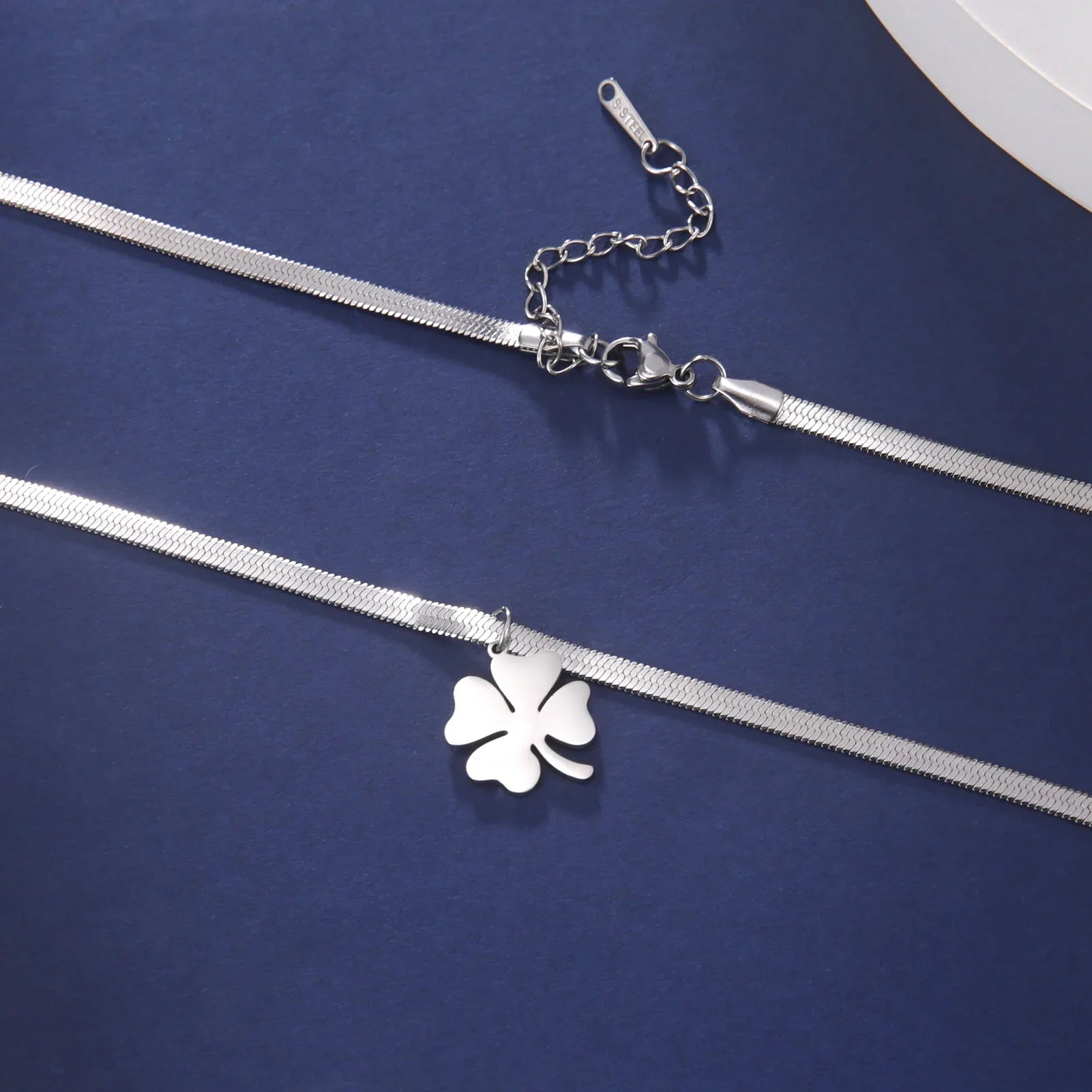 Four-Leaf Clover Good Luck Pendant Necklace silver