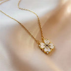 Choker Necklace with Lucky Four-Leaf Clover Pendant gold