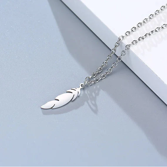 Discreet feather necklace and pendant for men