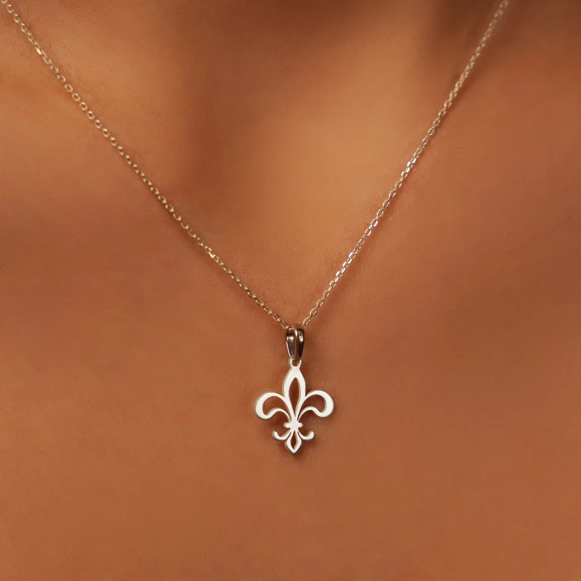 Fleur-de-lis Necklace & Pendant Silver Chain & Medallion