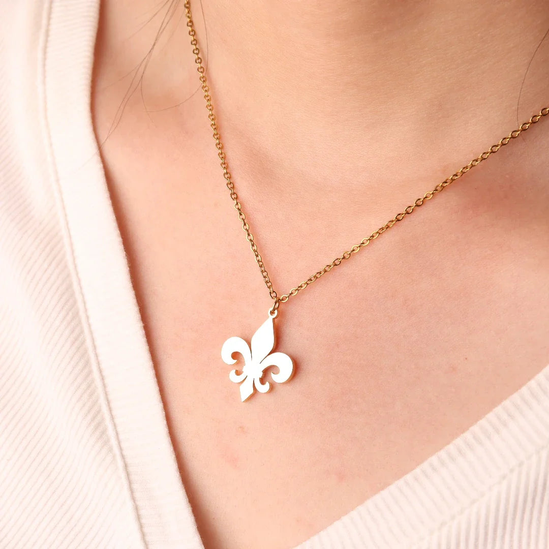 Lily Flower Necklace & Pendant silver