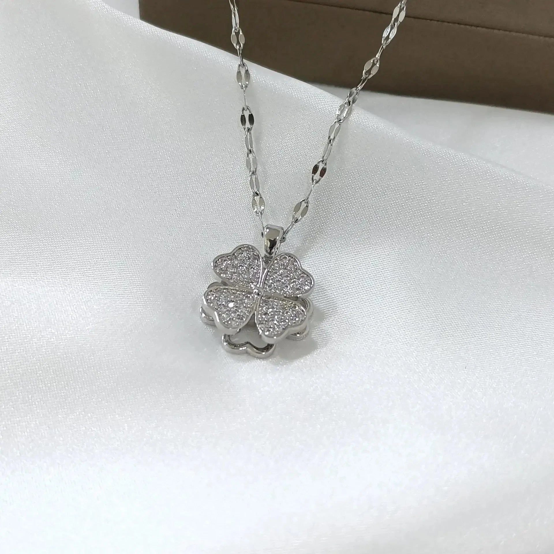 Anti-Stress Rotating Zircon Flower Pendant Necklace silver